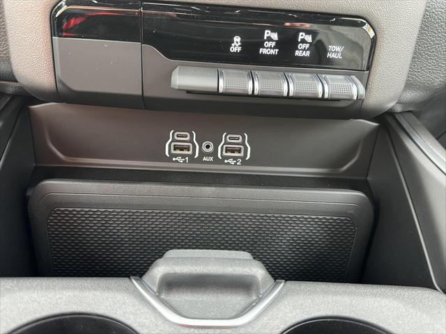 2026 Ram 1500 Express Crew Cab 4x4 5'7" Box