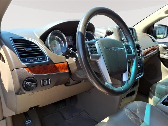2012 Chrysler Town & Country Touring