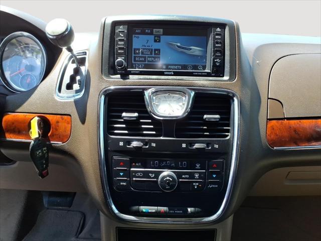2012 Chrysler Town & Country Touring