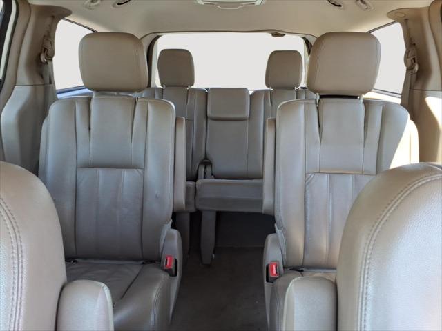2012 Chrysler Town & Country Touring
