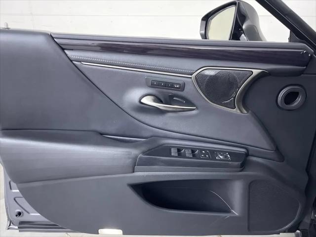 2020 Lexus ES 300h Ultra Luxury