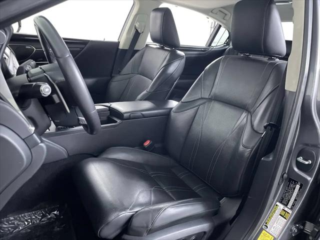 2020 Lexus ES 300h Ultra Luxury