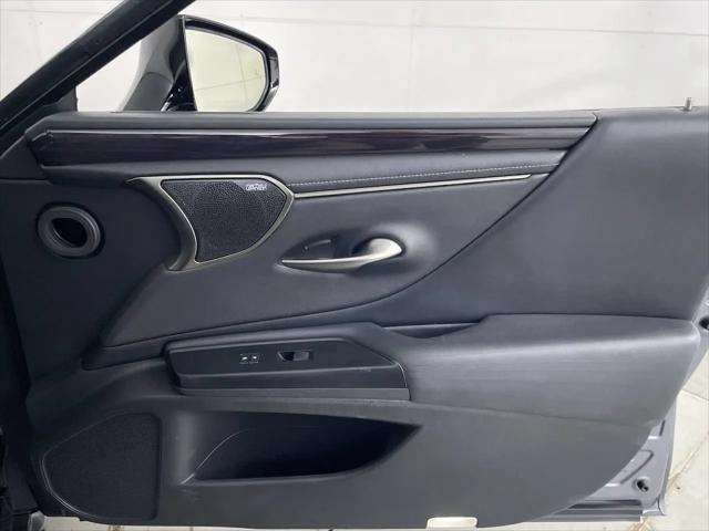 2020 Lexus ES 300h Ultra Luxury