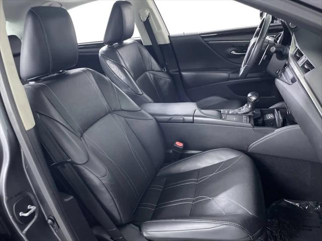 2020 Lexus ES 300h Ultra Luxury