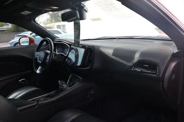 2017 Dodge Challenger SXT Plus