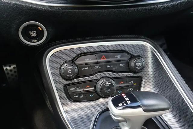 2017 Dodge Challenger SXT Plus