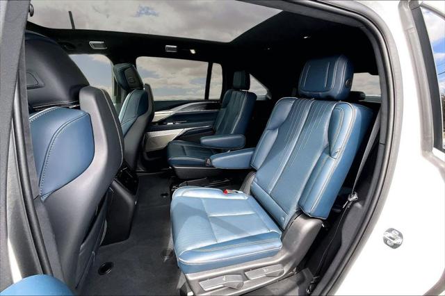 2025 Cadillac Escalade Luxury 2 AWD