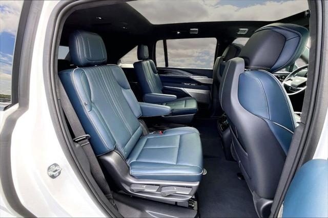 2025 Cadillac Escalade Luxury 2 AWD