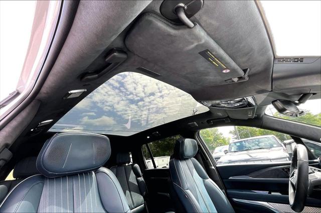 2025 Cadillac Escalade Luxury 2 AWD