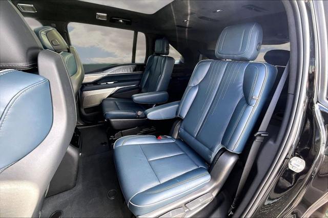 2025 Cadillac Escalade Luxury 2 AWD