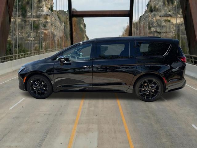 2027 Chrysler Pacifica Limited
