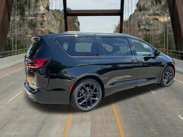 2027 Chrysler Pacifica Limited