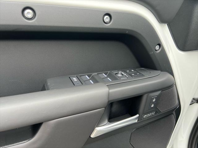 2026 Land Rover Defender P400 X-Dynamic SE