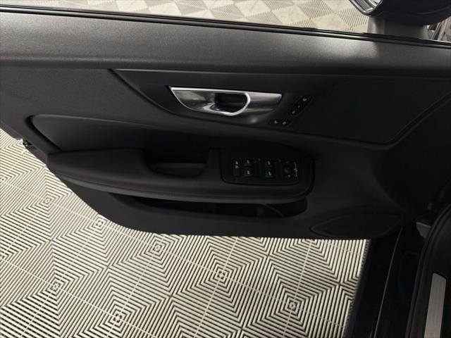 2023 Volvo S60 B5 Plus Black Edition