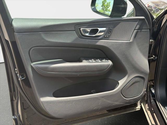 2025 Volvo XC60 B5 Core