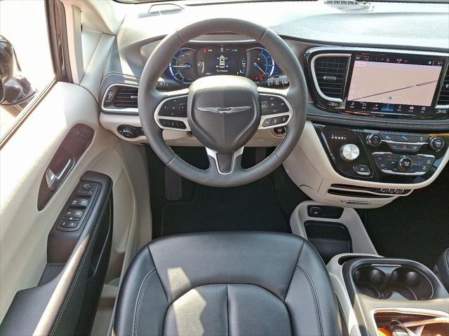 2024 Chrysler Pacifica Hybrid Select
