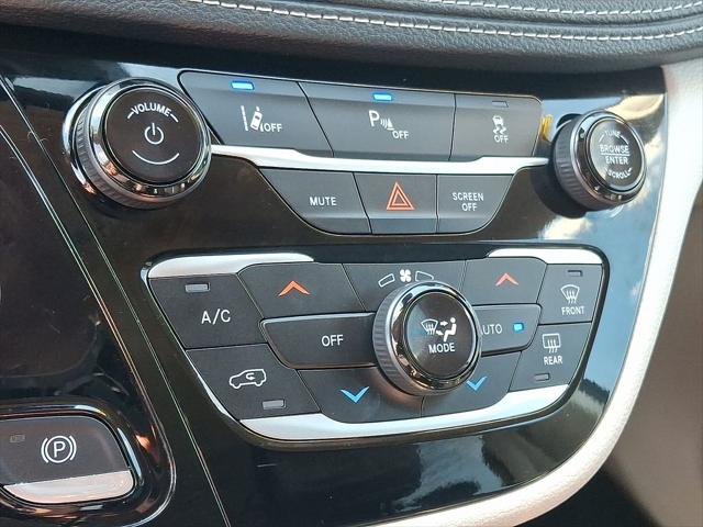 2024 Chrysler Pacifica Hybrid Select