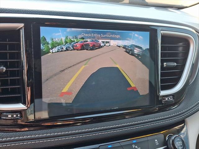 2024 Chrysler Pacifica Hybrid Select