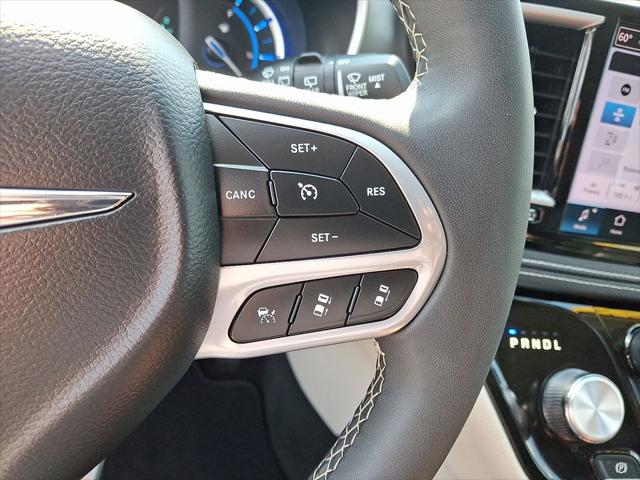 2024 Chrysler Pacifica Hybrid Select