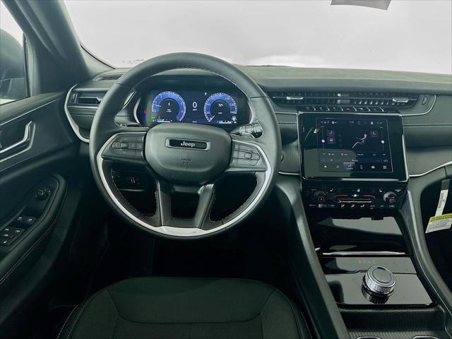 2025 Jeep Grand Cherokee Laredo X 4x4