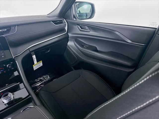 2025 Jeep Grand Cherokee Laredo X 4x4