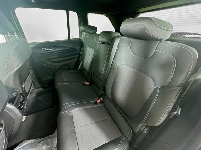 2025 Jeep Grand Cherokee Laredo X 4x4