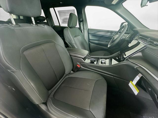 2025 Jeep Grand Cherokee Laredo X 4x4