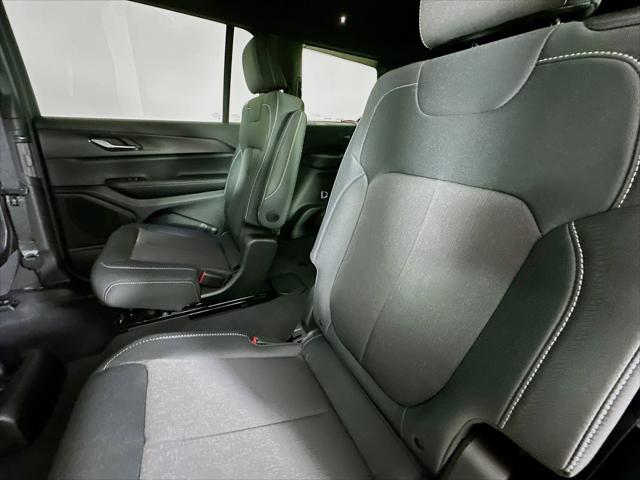 2025 Jeep Grand Cherokee L Laredo X 4x4