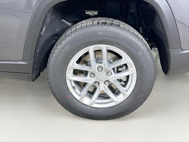 2025 Jeep Grand Cherokee L Laredo X 4x4