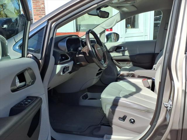 2017 Chrysler Pacifica Touring-L