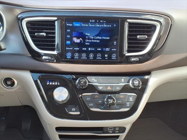 2017 Chrysler Pacifica Touring-L