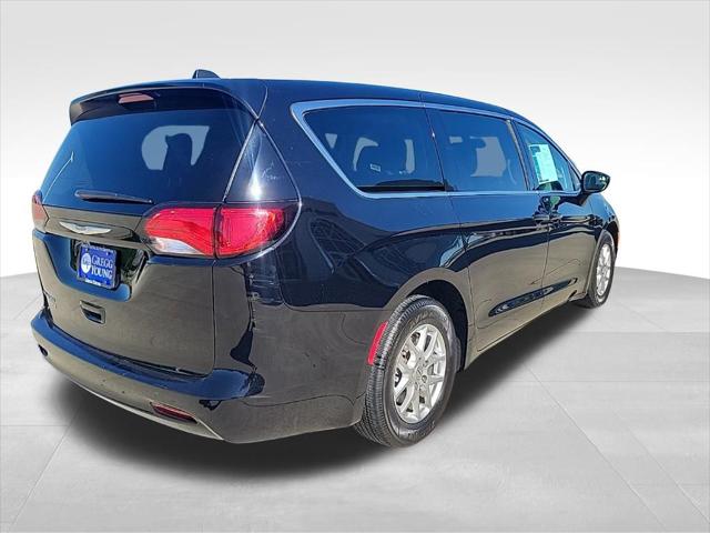 2024 Chrysler Voyager LX