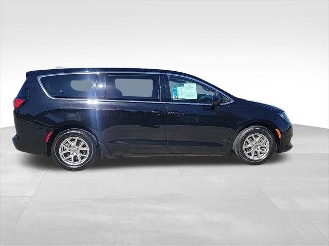2024 Chrysler Voyager LX