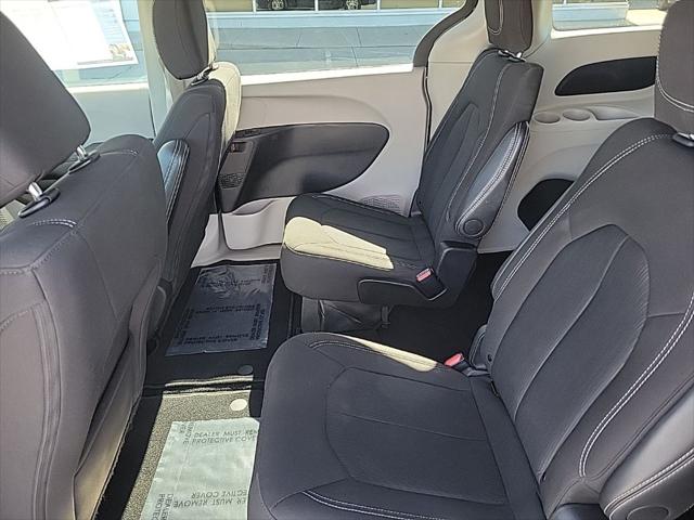 2024 Chrysler Voyager LX