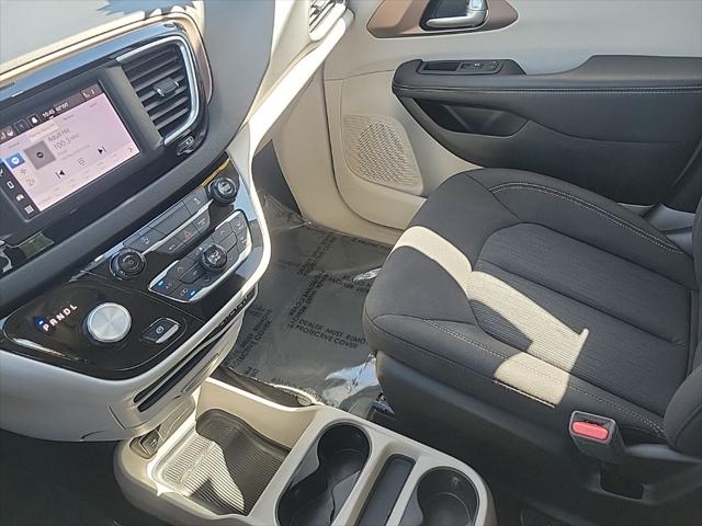 2024 Chrysler Voyager LX