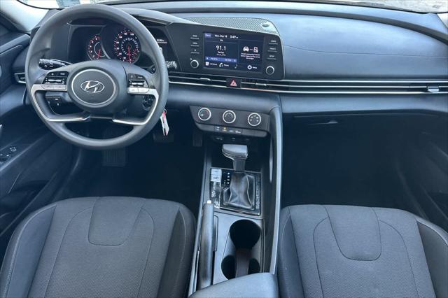 2022 Hyundai Elantra SE