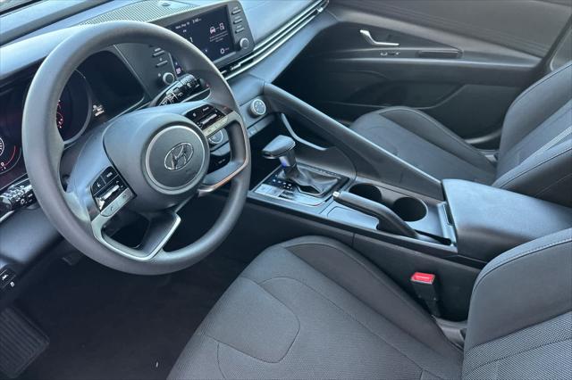 2022 Hyundai Elantra SE