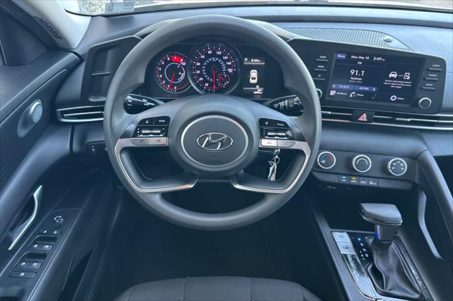 2022 Hyundai Elantra SE