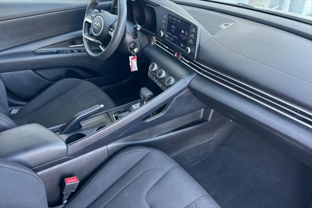 2022 Hyundai Elantra SE