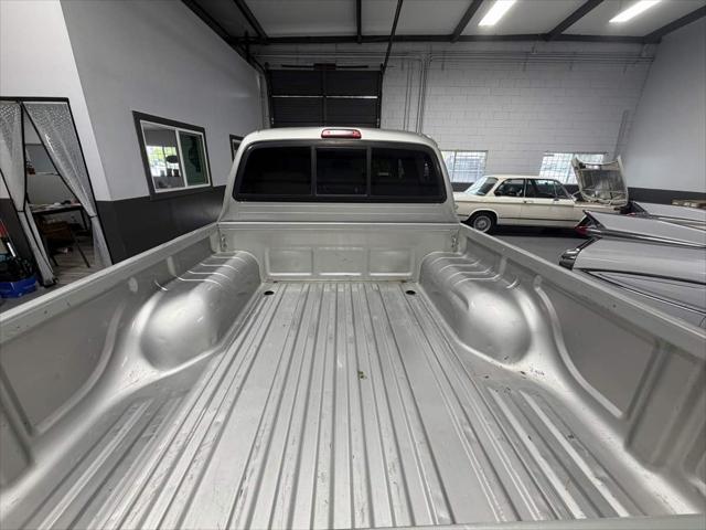 2002 Toyota Tacoma Base V6