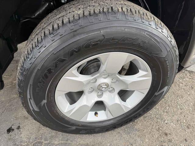2019 Ram 1500 Classic SLT Crew Cab 4x2 6'4" Box
