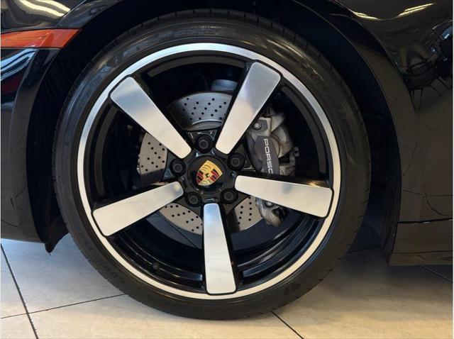 2020 Porsche 911 Carrera