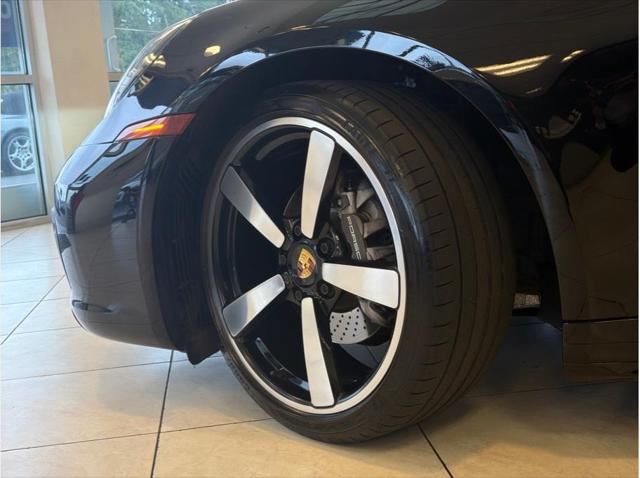 2020 Porsche 911 Carrera