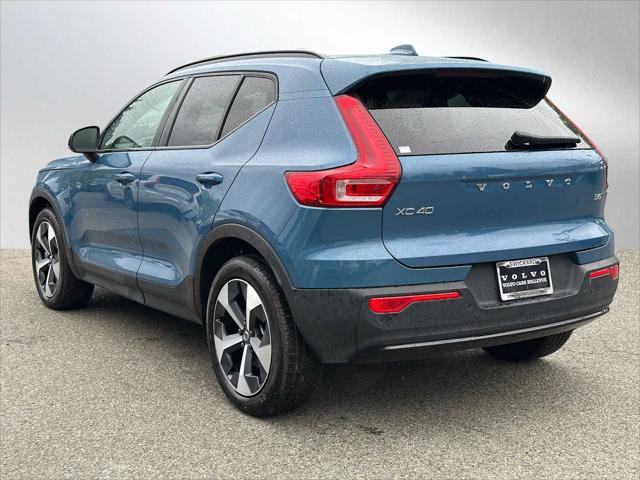 2025 Volvo XC40 B5 Plus Dark Theme