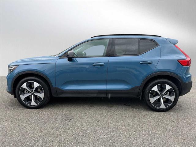 2025 Volvo XC40 B5 Plus Dark Theme