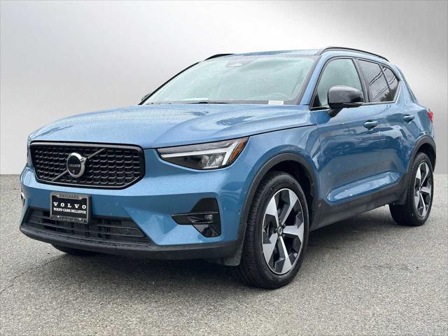 2025 Volvo XC40 B5 Plus Dark Theme
