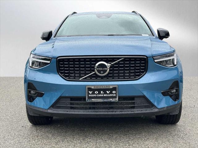 2025 Volvo XC40 B5 Plus Dark Theme