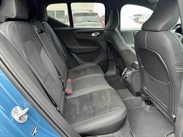 2025 Volvo XC40 B5 Plus Dark Theme