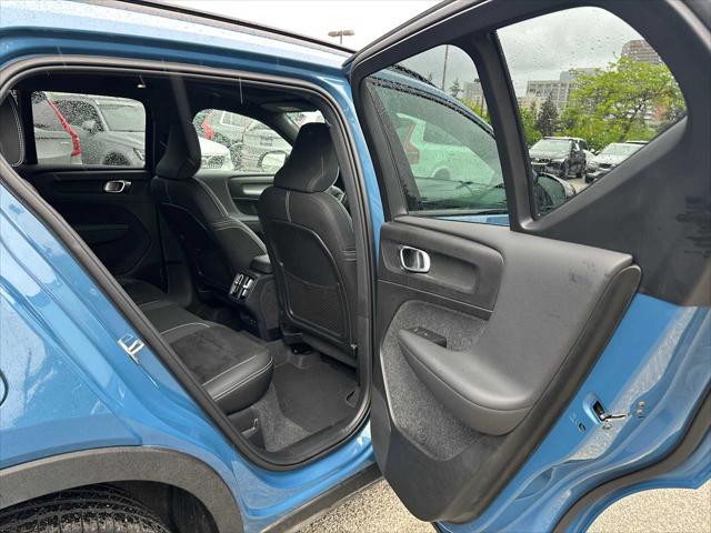 2025 Volvo XC40 B5 Plus Dark Theme
