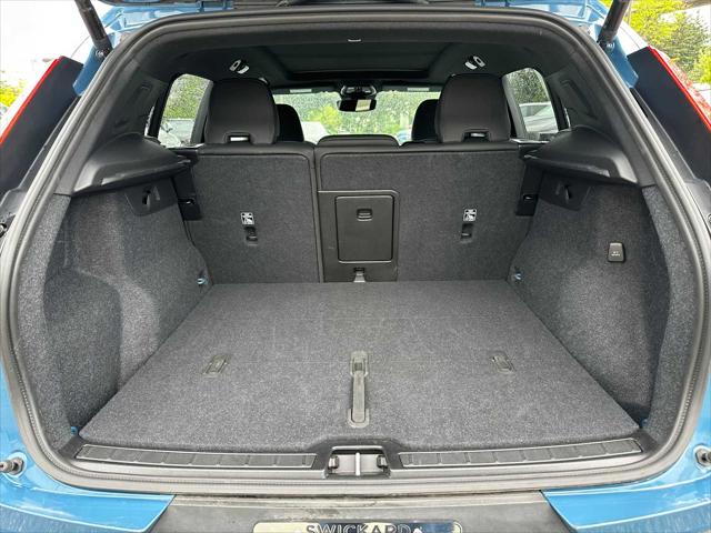 2025 Volvo XC40 B5 Plus Dark Theme